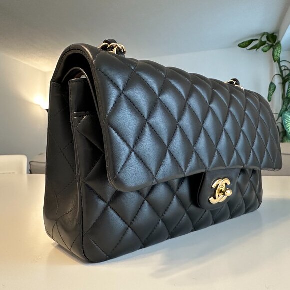 Chanel Classic Flap Lambskin - 9.8 Condition - Black/Gold in Medium/Large - Picture 9 of 11